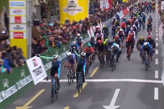 JPHHenneton's tweet photo. #cyclisme 🚴♂️ Tour de Romandie 🇨🇭 Étape on,
Victoire de Darien #Godin
#veloa https://t.co/ONzSnQkIhd