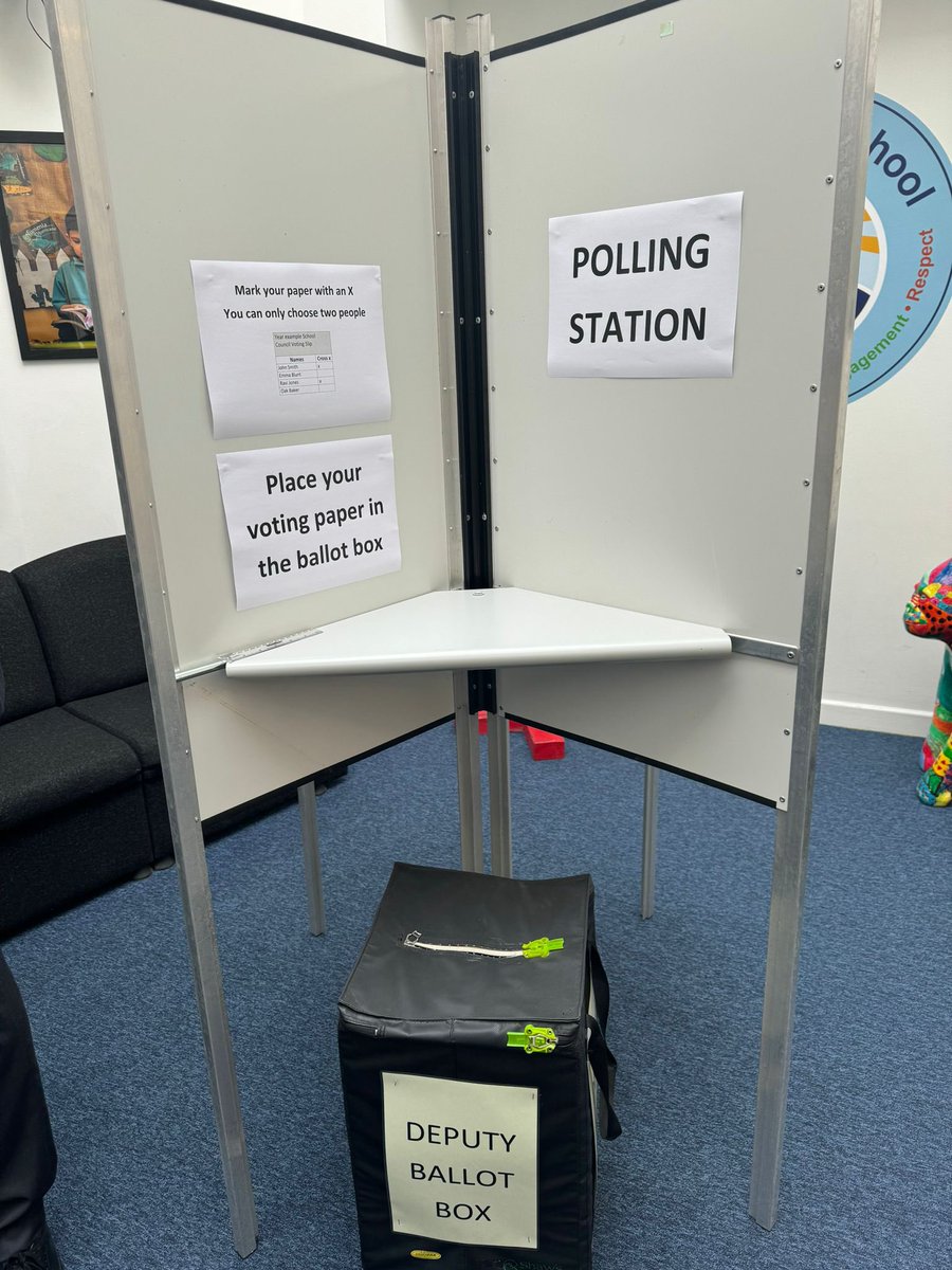 ewalkerbyrne's tweet photo. An exciting morning at Samarès School speaking to the students with @deputyrobward @gemmakateoneill ahead of their #schoolcouncil elections &amp; the new online training that #CYPES have created for the School Council Network. 

Thank you @george_lumley1 @jennypryke for inviting us. https://t.co/AJOV9ogelH