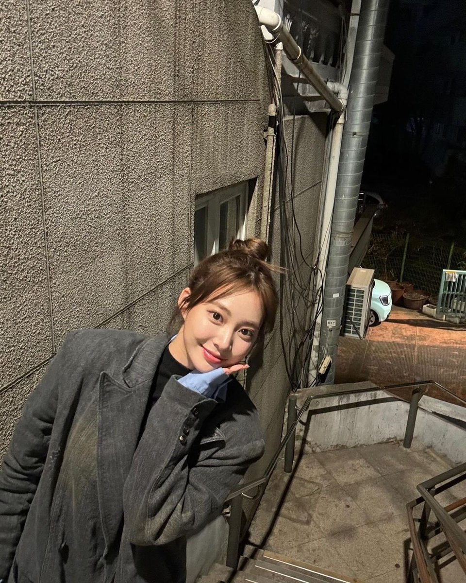 ’issa super 𝘮𝘢𝘨𝘯𝘦𝘵𝘪𝘤 day! ૮꒰っ´༥`ς꒱ i'm one hundred percent sure that the gentleness of the moon's rays illuminates my face and activities, yet this radiant illumination has crafted numerous picturesque moments that i can't wait to show and share with others. ꣑୧ ᷼  🎀