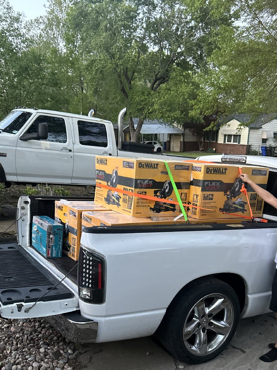 eMoney_HQ's tweet photo. OVER $2500 PROFIT IN 1 DAY

OUR DISCORD MEMBER JOINED ON MONDAY AND ALREADY SCORED ITEMS FROM OUR PENNY LIST FROM $2500 DOWN TO $0.06🤑

RT+Like ❤️I will DM a few this list