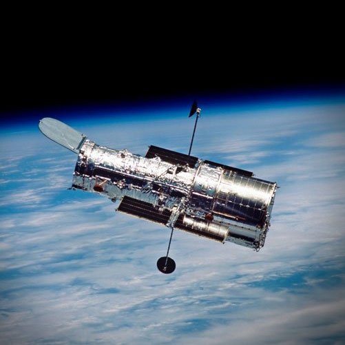 Un día como hoy 24 de Abril del 1990 Estados Unidos lanza el telescopio espacial Hubble. Proyecto conjunto de la NASA y la ESA. Ha proporciona datos e imágenes que han revolucionado el mundo de la astronomía.

#Efemerides #UnDíaComoHoy #AdayLikeToday #Historia #NASA #ESA #Hubble