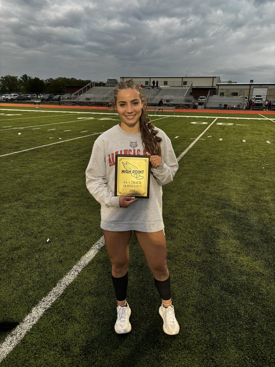 farmcards_TF's tweet photo. Cardinals attended the 1-4A Conference Championships last night in Pea Ridge. Cardinals finished 4th overall and Lady Cardinals finished 3rd. For the 2nd year in a row Cailey Ramaker was your High Point winner for the girls! Check our FB for full post! #farmcardfast https://t.co/osSBRsRDmr