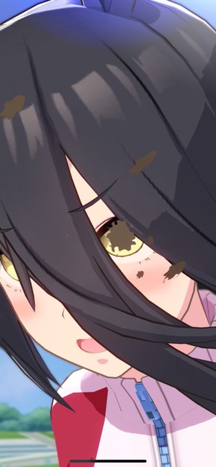 もしかしてカフェも髪の毛で泥ガードを…と思ったら、かいくぐって眼球命中してて草 