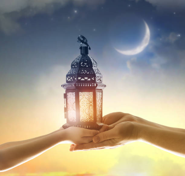 سلام علیکم 

Sen insanı ne sandın ? dedi meczup ,
Dağların sırtında taşıyamadığı yükü o kalbinde taşıyor .

HAYIRLI AKŞAMLAR HERKESE  💫 ☕