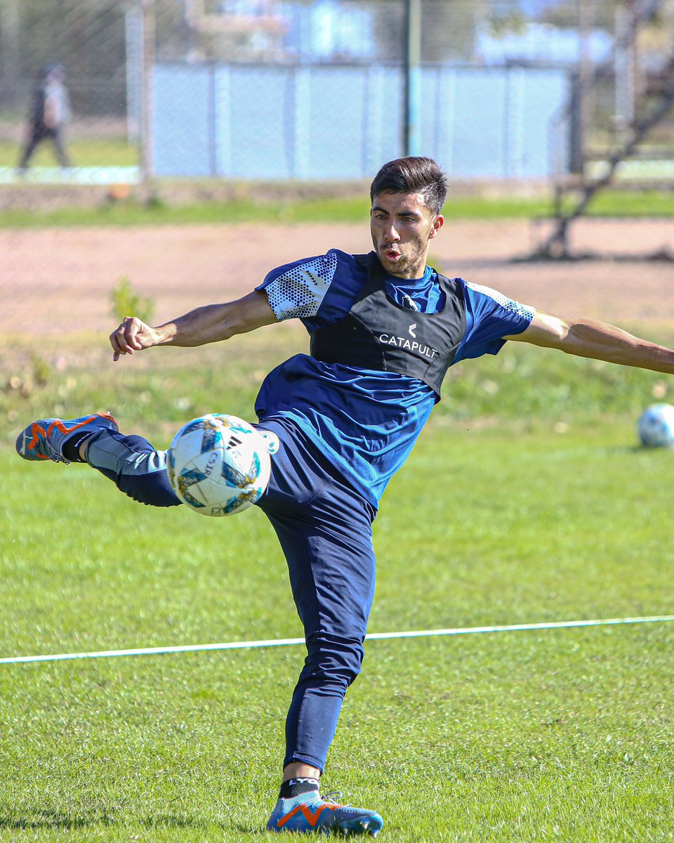 Nueva jornada en La Perla de Carrodilla 😍 ⚽️ Hoy, en la cancha N° 3 #ArribaLaLepra #TodosJuntos