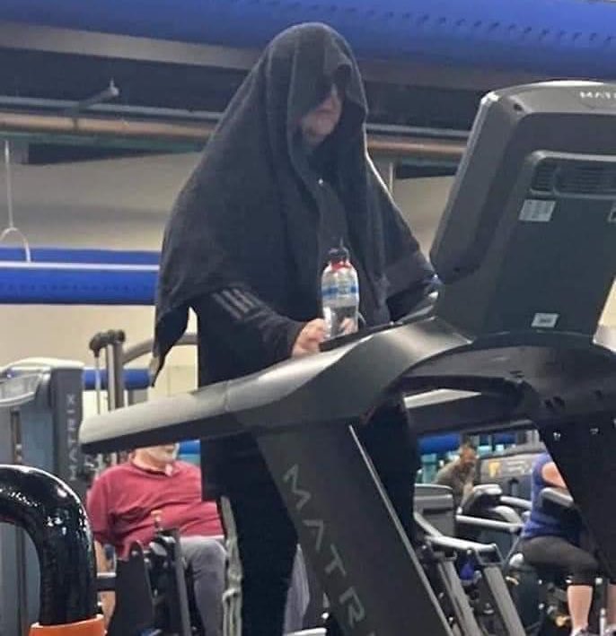 LuisValLe_A's tweet photo. Cuando en la mañana te toca cardio y en la tarde ejecutar la orden 66 https://t.co/VgmGgFBblZ
