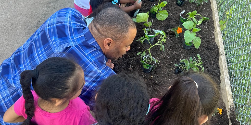 ChildCareGroup's tweet image. Thrilled to have Congressman @MarcVeasey join us at our West Dallas Early Childhood Learning Center! Thank you for your support of early childhood education and for spending the day with us! #MarcMeansBusiness #ChildCare #EarlyEd

@torimannes3 @racunatx