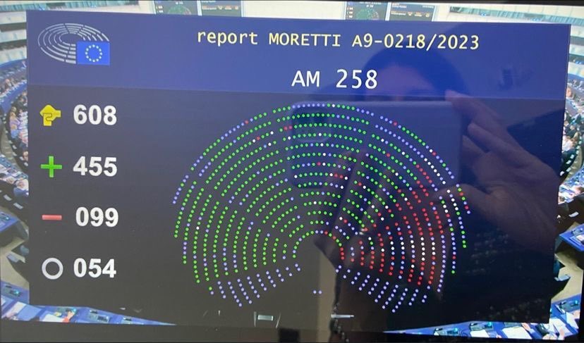 After 3 years of fighting, a very sweet victory indeed. "Ecodesign for sustainable products" and "right to repair" passed the European Parliament by a landslide.  We knew we would win, but not by how much!