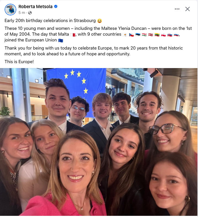 What an excellent way to highlight the 20th anniversary of the 'big wave' 🇪🇺 enlargement on 1 May 2004. Great idea! These ten 20-year-olds from 🇪🇪🇱🇻🇱🇹🇵🇱🇨🇿🇸🇰🇭🇺🇸🇮🇨🇾🇲🇹 have lived their whole lives as EU citizens.