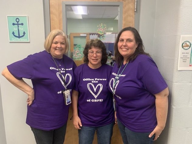 Sorry to the rest, but we have the BEST! Happy Administrative Assistants Day to the real bosses around here! Thank you Mrs. Jordan, Mrs. Kummer, and Ms.
Wagner for all you do- the seen and unseen. You are unsung heroes! 💚⁦@AACountySchools⁩ #AACPSFamily #GBPEOhana