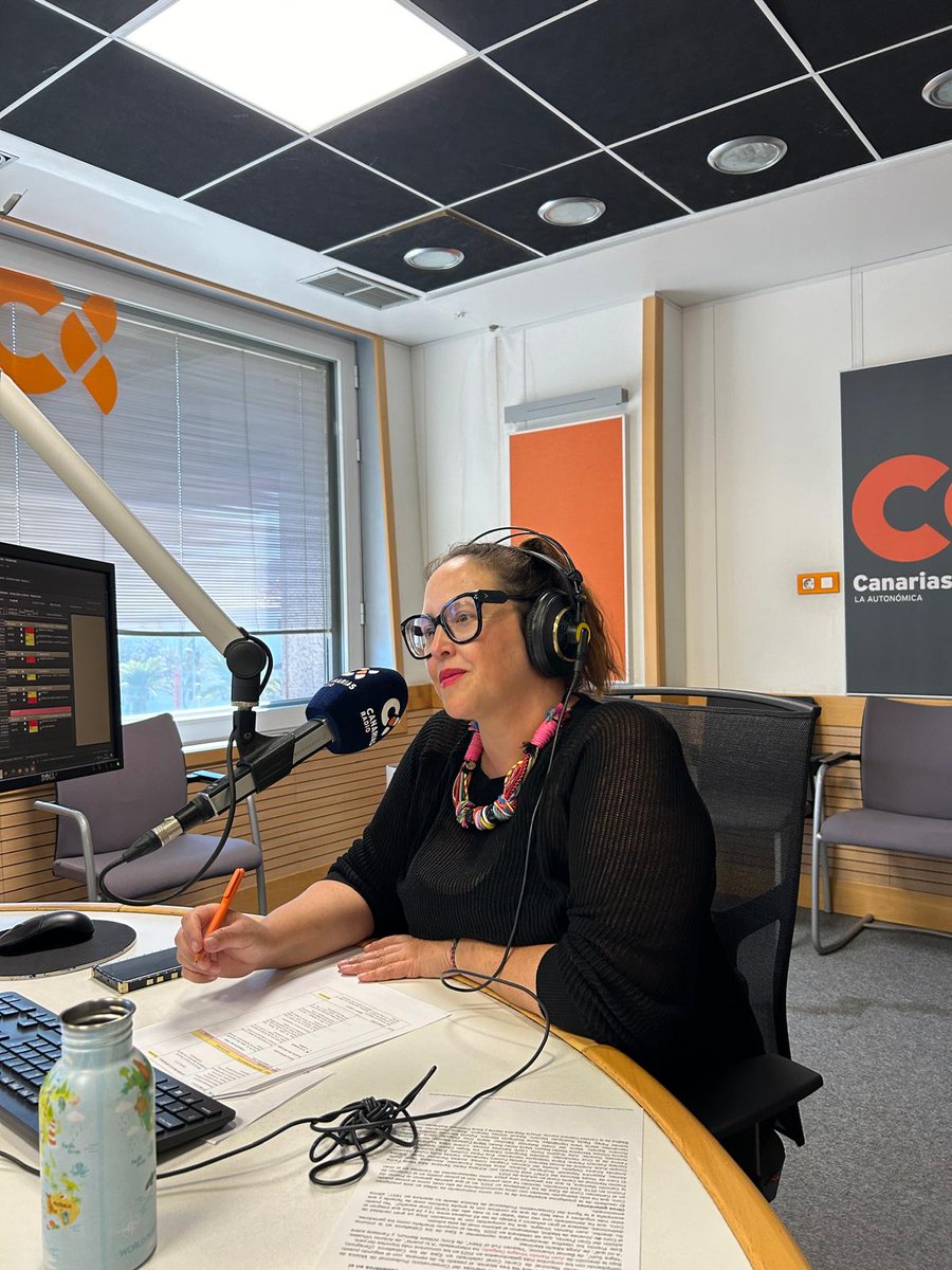 ⭕️#Directo

Entrevista a Carolina del Toro, empresaria y dueña del centro de yoga <a href="/BikramCanarias/">Bikram Yoga Canarias</a>, en #LaMerienda ☕️ de @TardeTempranoCR

Sintoniza #CanariasRadio. También en la web 📡rtvc.es/en-directo/