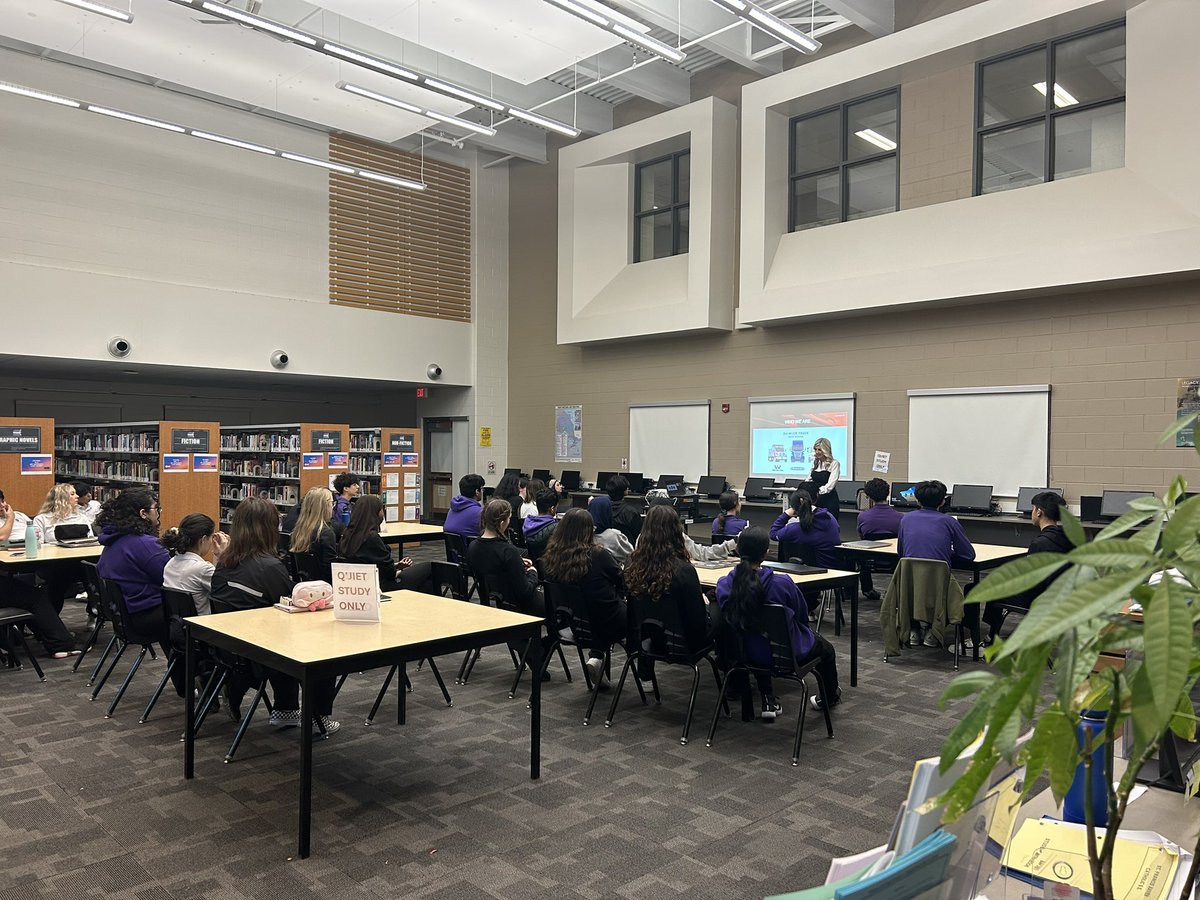 Thank you so much Debbie Gagne of @SelecTrucks for sharing your inspiring and informative presentation on your leadership journey! Your visit helped to motivate the next generation of leaders! @adriano_perusin @HCDSB