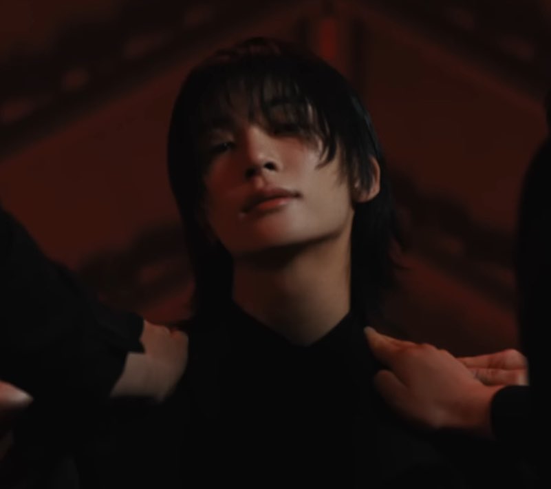 can you believe this was released on the same day

MR. YOON JEONGHAN GOADF;JAB;DFJ

MAESTRO OFFICIAL TEASER 1
#마에스트로_세븐틴의_오피셜티저
#17IsRightHere_D4 
@pledis_17