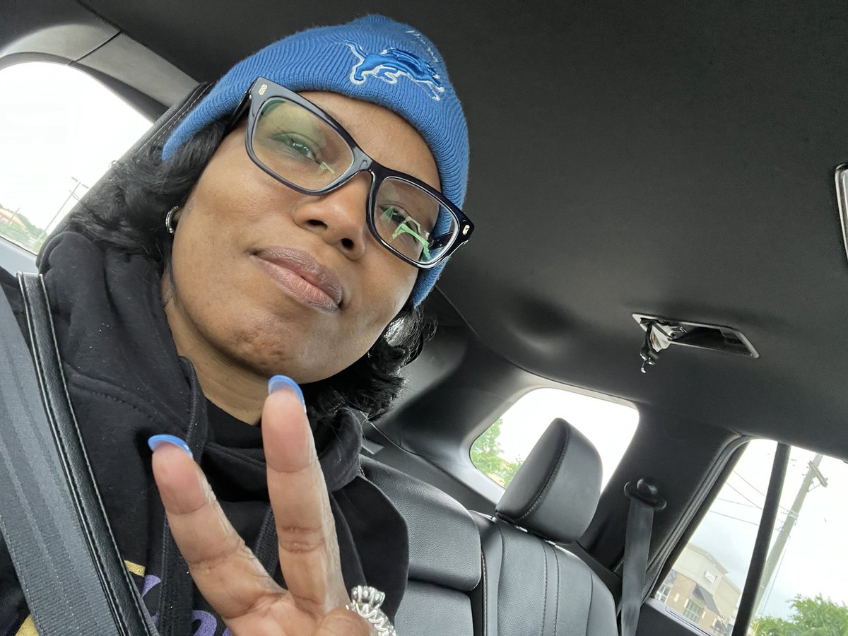 LovelymarisaT's tweet photo. The butterflies are starting to kick inโฆ.IโM TOO EXCITED!! SEE YOU SOON, DETROIT! ๐๐๏ธ #NFLDraft #DetroitBound #HeardThat๐๏ธ https://t.co/aYuo845hHc