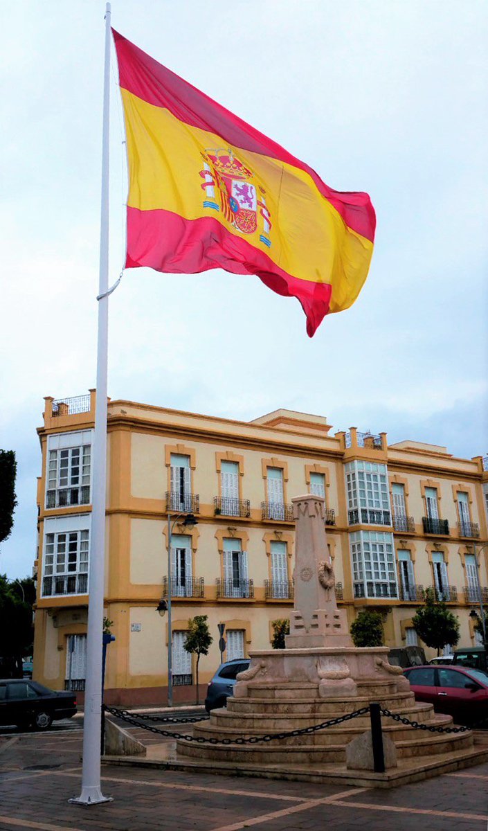 Mañana jueves tendrá lugar frente al monumento de los Héroes de Taxdirt de la Plaza Pedro Segura, junto al edificio de la @COMGEMEL_ET, el solemne acto de arriado de Bandera correspondiente abril a cargo de la ULOG 24. facebook.com/10006369523803…