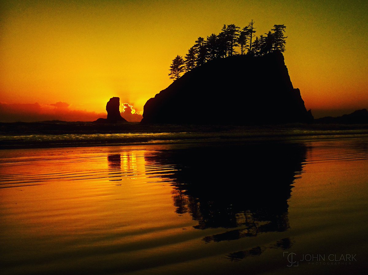 Silhouetted sea stacks at sunset. Say that 3 times quickly! #StormHour #ThePhotoHour #on1pics @ON1photo