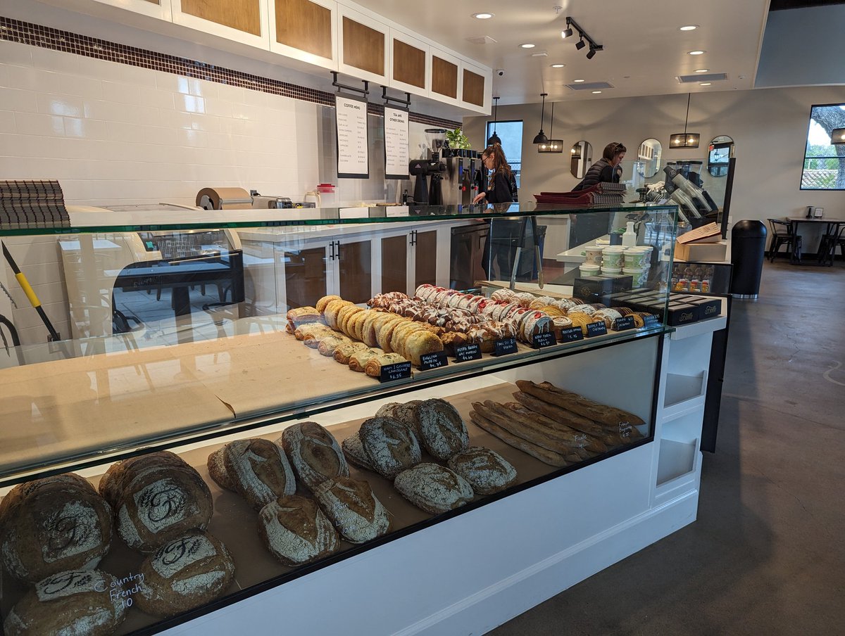 I ask a TON of the Acorn production team and reporter @MakenaHuey on Wednesdays as we work on getting the paper out the door. Figured this would be a good day to stop by TO's newest bakery and bring in a little something. Cafe Ficelle... 1/2