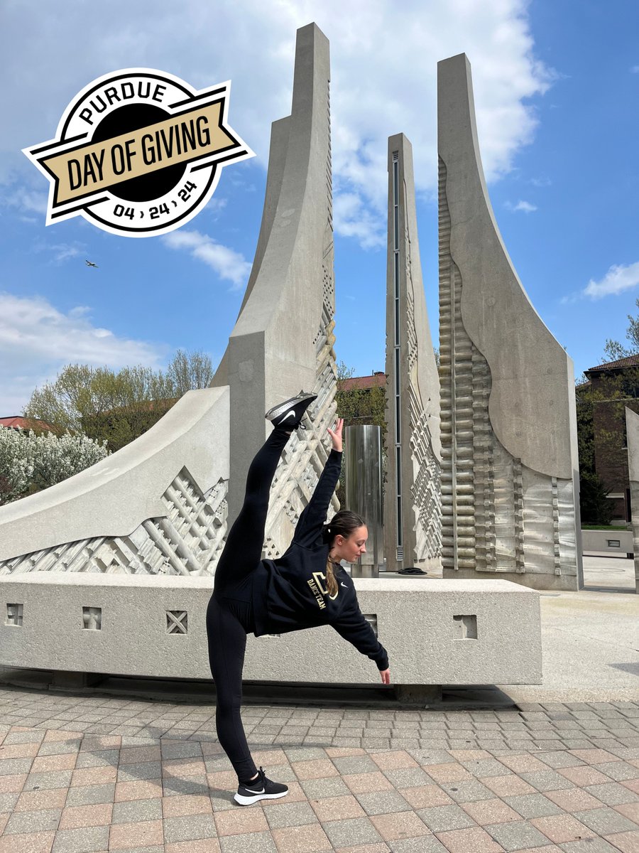 The #PurdueDanceTeam checking in for the 11am #PurdueDayofGiving photo challenge!💛🚂

Want to help PDT get to nationals in Orlando, Florida this year? Donate today using the link in our bio!⭐️🖤