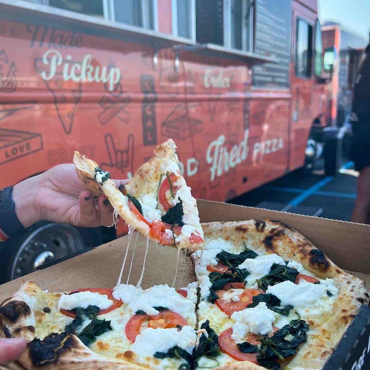 It’s the unofficial start of food truck season! Join us TONIGHT for opening night of the Sharon Chevrolet #SYRFoodTrucks Takeover at Great Northern Mall in Clay. Order ahead at StreetFoodFinder.com/tossnfirepizza. ✌️❤️🍕🚚🎉