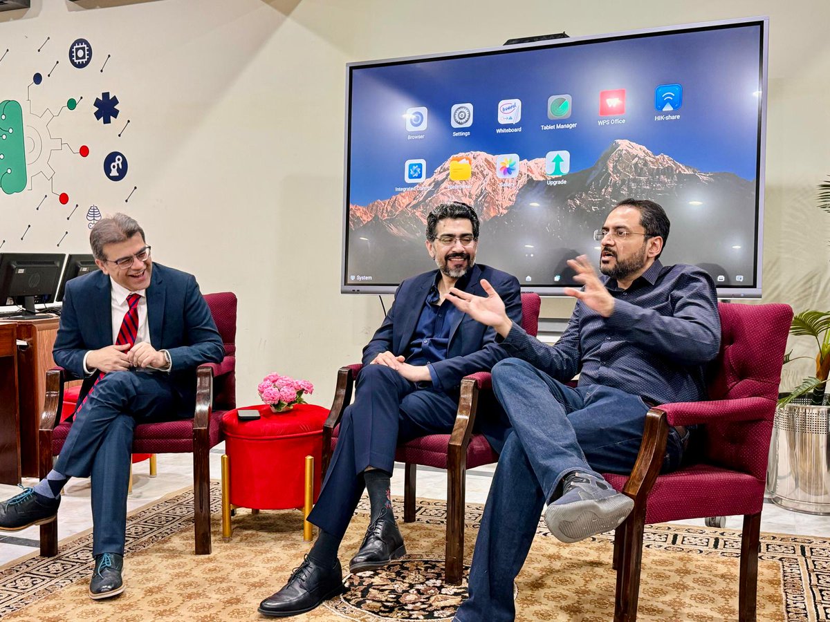 sigkemu's tweet photo. 24/04/2024

KEMCISION-SIG KEMU arranged an open discussion session with Dr. Faisal Aziz, MD, FACS, full-time  professor of surgery at Penn State University, Pennsylvania and Dr. Umer Farooq, who is Associate Chief Medical Officer at Penn State Health, Pennsylvania. (1/4) https://t.co/fslyK0Z2kP