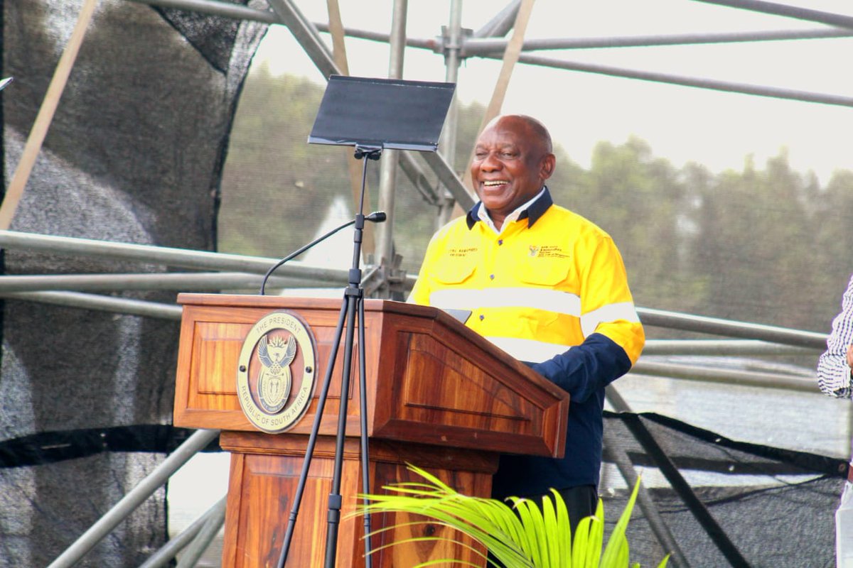 THREAD: Celebrating 20 Years of Changing Lives

Today in East London, President Cyril Ramaphosa joined @departmentpwi in commemorating the 20th anniversary of the Expanded Public Works Programme (EPWP) and unpacked an improved Phase 5.

Here's a summary of Phase 5. 

#EPWP20