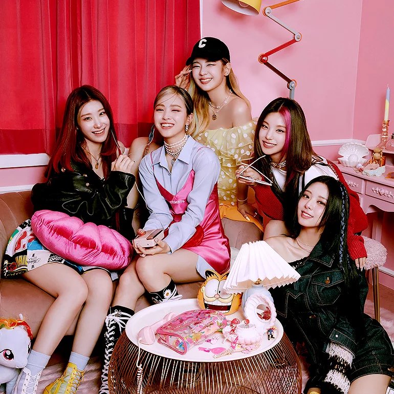 kchartsmaster's tweet photo. SOYEON reveals she would like to produce a song for ITZY. https://t.co/v5Y06FNl0Q