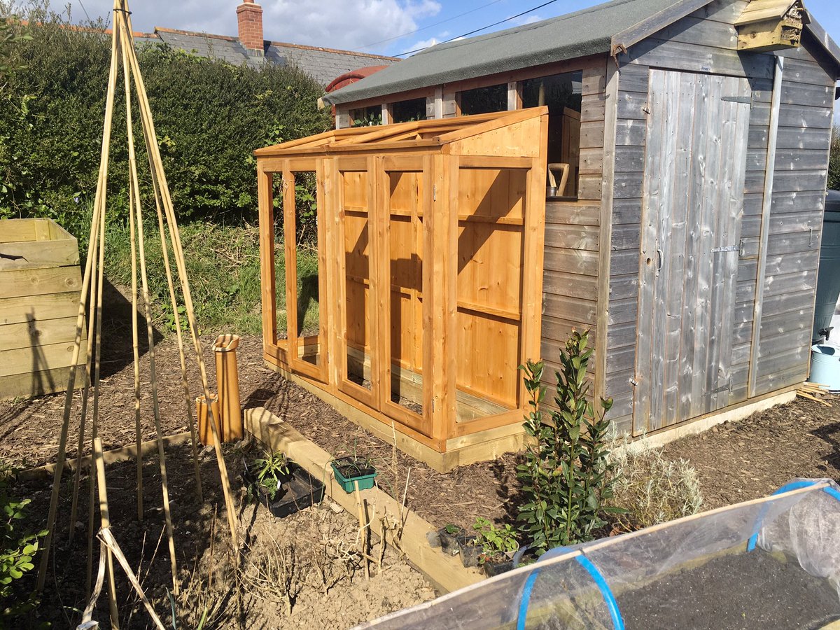 keithtesterliv1's tweet image. The new lean-to greenhouse is nearly done here at The Devon Patch, just the glass and a couple of catches. Cannot wait to start using it 😀 #greenhouse #leanto #DevonPatch #vegpatch #shed