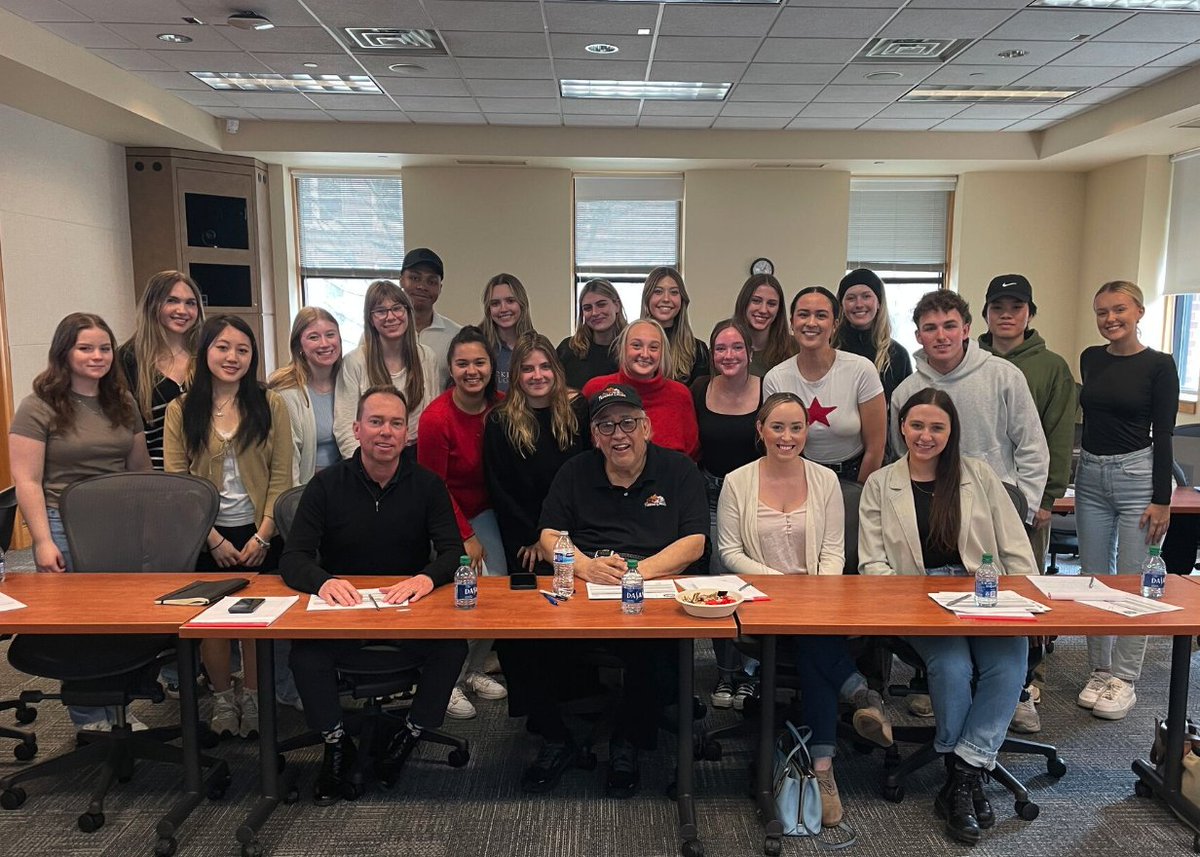 It's not every day that students get to present to the founder of a company! Mark Jenson's (@mjenson) Ad Strategy/Creative Development class presented to Famous Dave's very own Dave Anderson! Dave and the Famous Dave's of America Marketing team came to Murphy Hall. #UMNProud