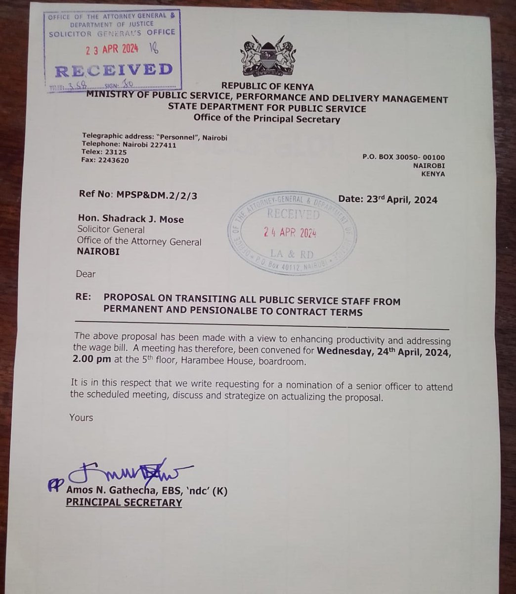 MuseMunga's tweet photo. First,they came for doctors. Now ,they've come for all civil servants in the republic. No one is being spared,itabidi Wakenya wote tuandamane.Haiwork #MedicalInternsWork
#StopBullyingDoctors
#StopFakePromises
#DoctorsStrikeKE https://t.co/7OtKrL0zOR