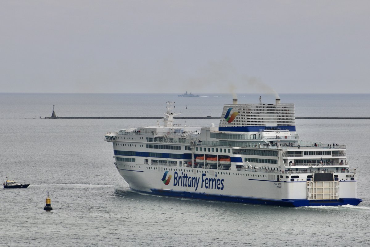Plymouth Pilot Boat leading the flagship of @BrittanyFerries the Pont-Aven out of Millbay Docks this afternoon: westwardshippingnews.com contact@westwardshippingnews.com