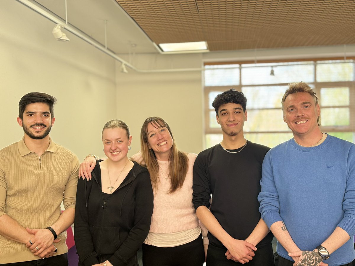 EYSEscape's tweet photo. Thank you @YouthBorders for inviting us along to interview our staff and young people. We had a great time! :) 

#Youthworkchangeslive #interviews #youthwork #photographs https://t.co/f680E0KGZl