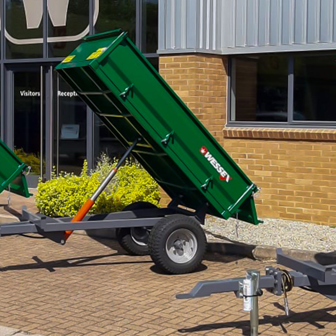 wessexintl's tweet image. Discover the 𝗪𝗲𝘀𝘀𝗲𝘅 𝗛𝘆𝗱𝗿𝗮𝘂𝗹𝗶𝗰 𝗧𝗶𝗽𝗽𝗶𝗻𝗴 𝗧𝗿𝗮𝗶𝗹𝗲𝗿𝘀 in 3 sizes, perfect for transporting bulky items or green waste. 💪

Want to see for yourself?
See our website for more information, or drop us a message! 📲

#tippingtrailers #trailers #transporting