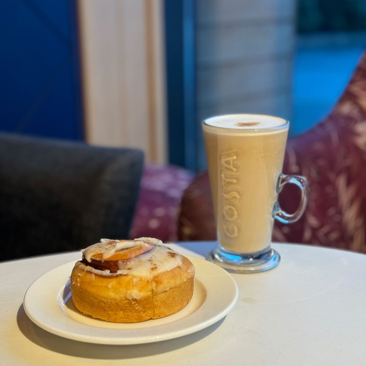 The best of both worlds! Enjoy our Cinnamon Bun Latte paired with our scrumptious Cinnamon Bun ❤️