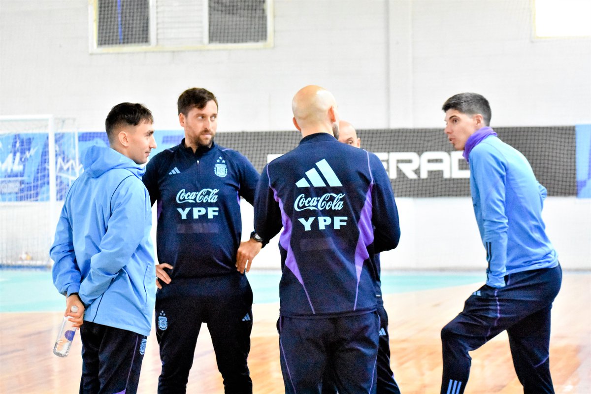 #Futsal La #Sub20 dirigida por Damián Stazzone completó su tercera semana. 📝 shorturl.at/oOW49 🇦🇷 Sigue la preparación de cara al Sudamericano 🌎