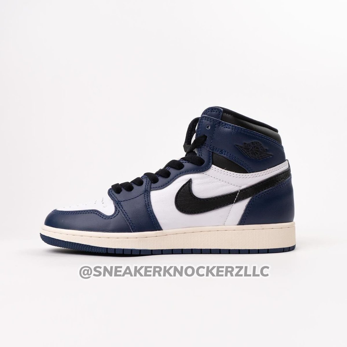 KicksFinder's tweet photo. FIRST LOOK: Air Jordan 1 High OG “Midnight Navy” 🫐 

🗓️ September 2024
📝 DZ5485-401(MENS)
💰 $180 USD
📸 @snkrknockerzllc 
💵COP OR 🚮DROP? https://t.co/KNKbBjYXY4