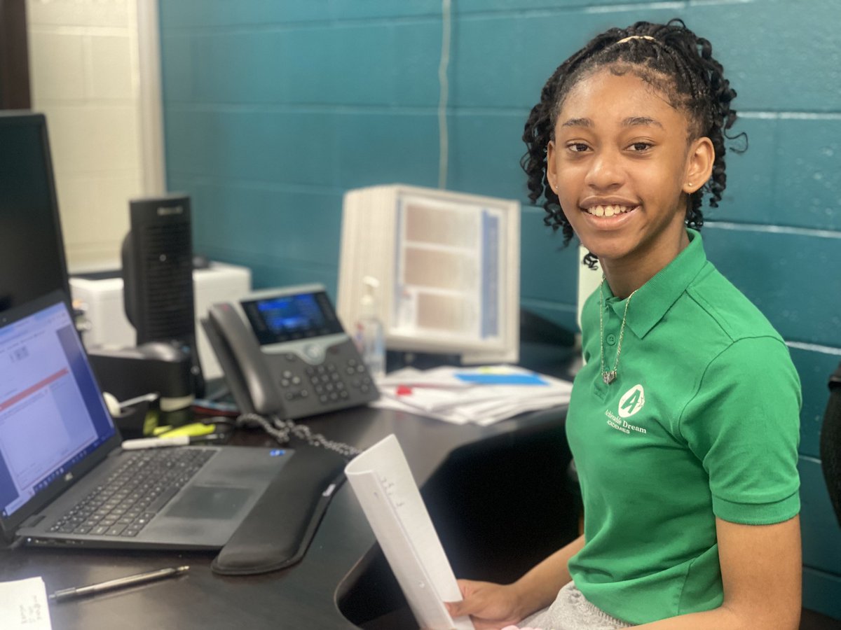 AADreamAcademy's tweet photo. The PERFECT shadows! 💙 Today was Job Shadow Day for some of our 3rd, 4th, and 5th grade Dreamers. They partnered with staff to learn all about roles and responsibilities in serving our school community 💙✨ @NNPSYouthDev #LetThemLead #AADAinAction #OneNNPS #Elevate ⏫️ https://t.co/WD3cLh8ki2