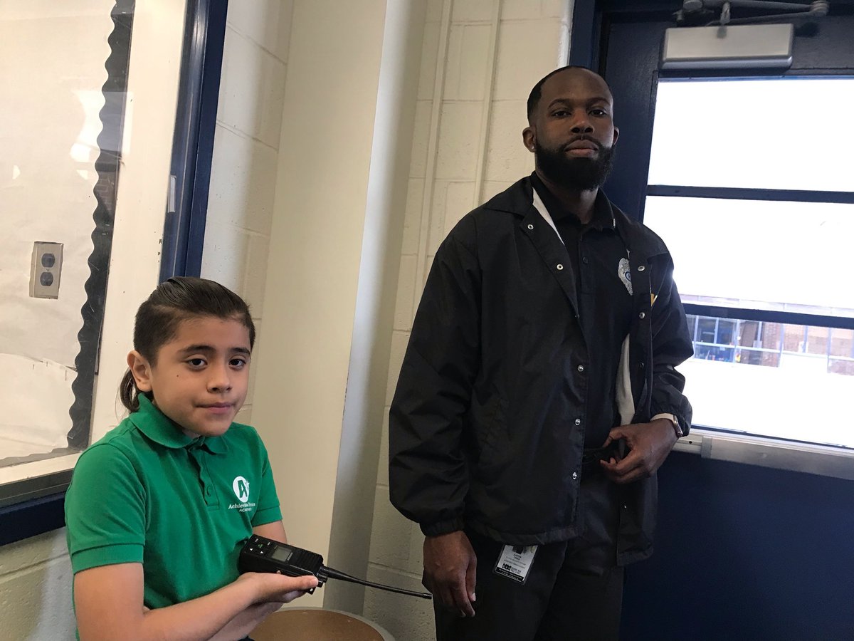 AADreamAcademy's tweet photo. The PERFECT shadows! 💙 Today was Job Shadow Day for some of our 3rd, 4th, and 5th grade Dreamers. They partnered with staff to learn all about roles and responsibilities in serving our school community 💙✨ @NNPSYouthDev #LetThemLead #AADAinAction #OneNNPS #Elevate ⏫️ https://t.co/WD3cLh8ki2