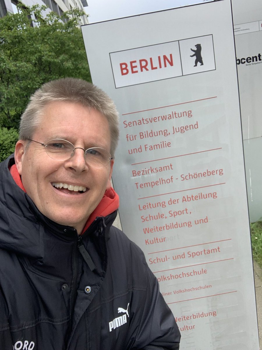 Und schnell los aus dem Büro zum #BerlinerFirmenlauf #BFL, freue mich für unser #Team ⁦@BerlinTempSchbg⁩ zu laufen, #Sport #TempelhofSchöneberg.
