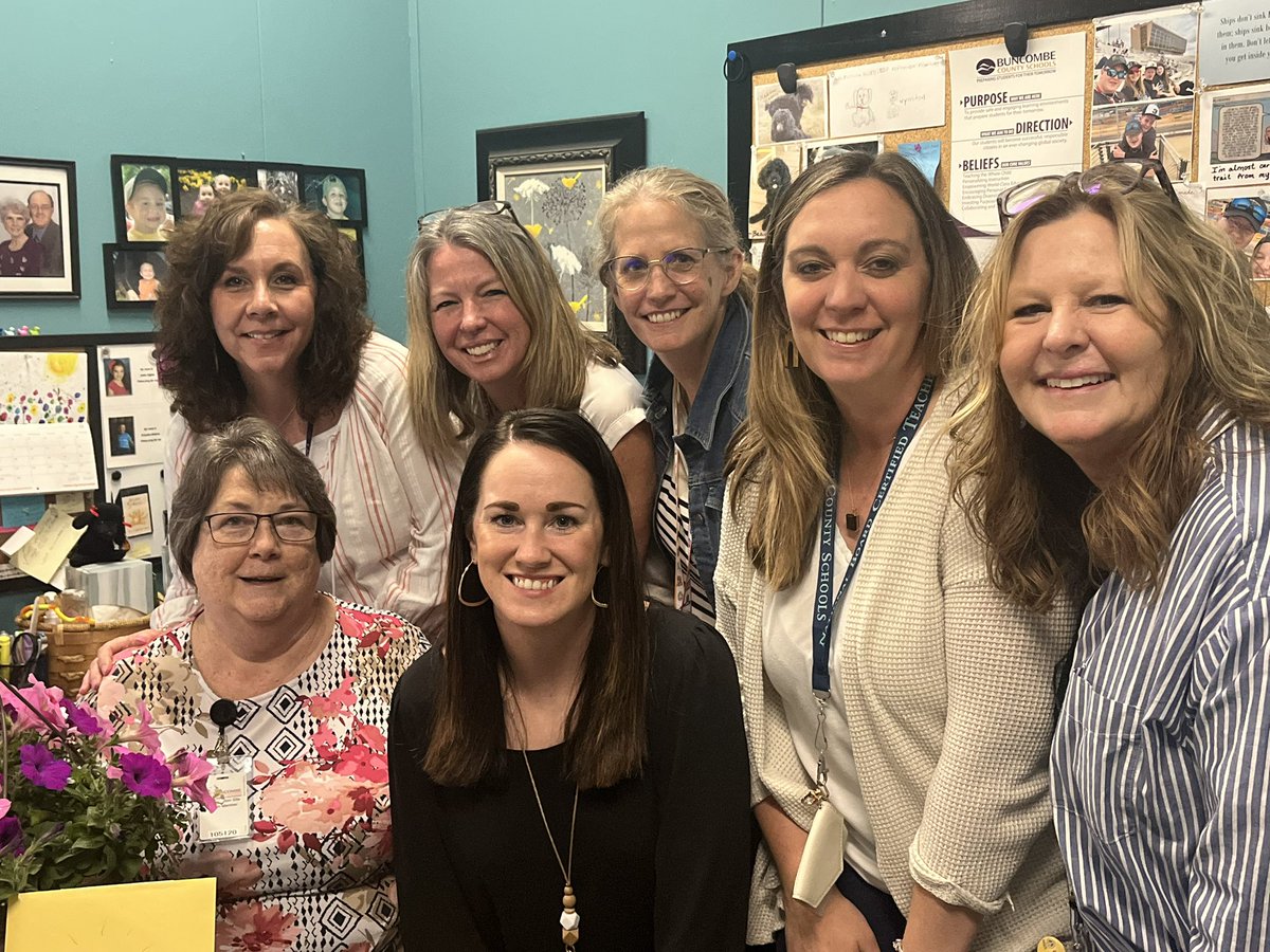 Happy Administrative Professional Day to our dear Poniece in Curriculum!! 🥰 You are loved! #SimplyTheBest #PublicSchoolProud @BuncombeSchools @MegMcKee226 @fproffitt7