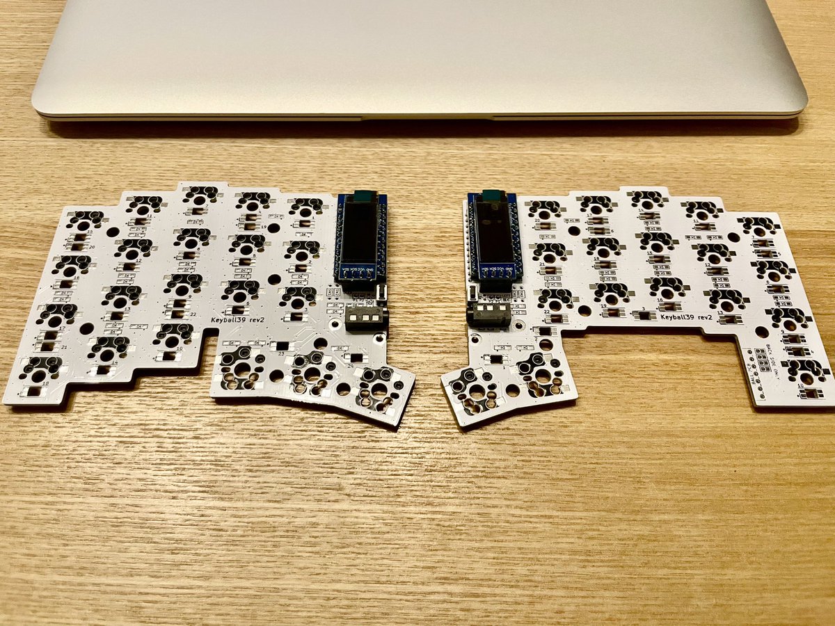 ____manam____'s tweet photo. Keyball39 実装2日目
キーソケット、TRRS ソケット、ProMicro のはんだ付け、テストファームウェアの書き込み完了
#自作キーボード #keyball https://t.co/HMzAolJLal