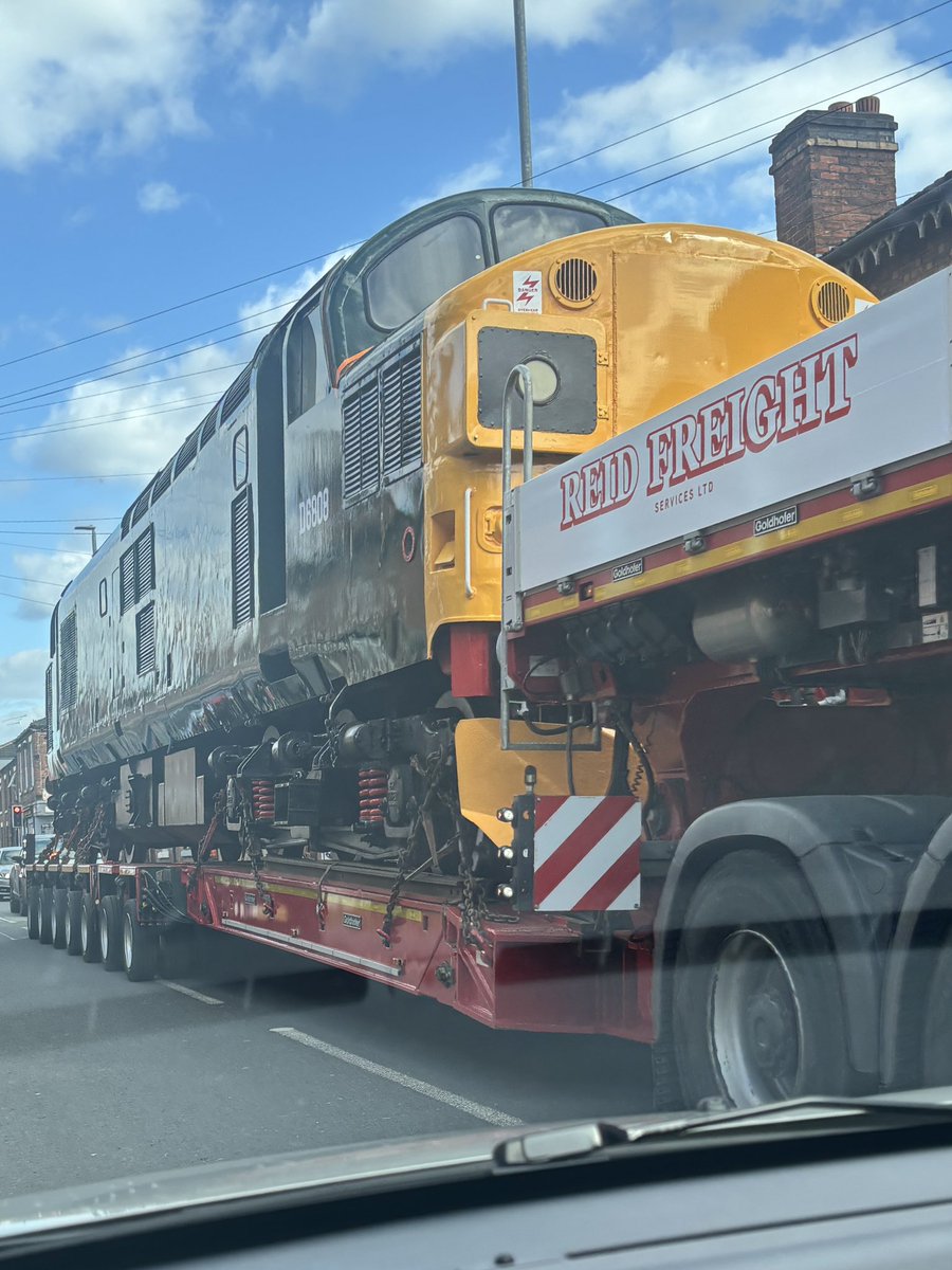 The things you see on the school run (Pic taken by my passenger) class 37 D6808 on the move @accurascale @SydneyBridgeTMD @S26PHY @MillsyModels @mattymidland @nb_Snowgoose