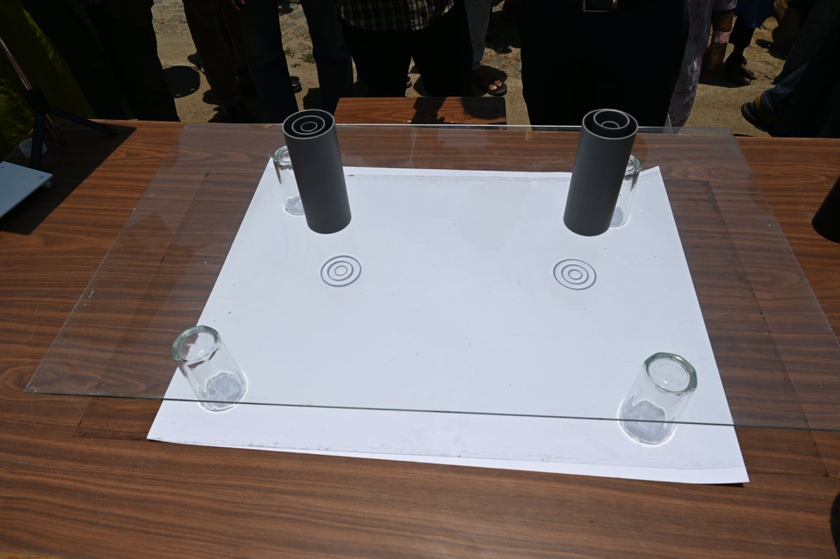 We had organised demonstrations for the public to investigate the effect of the Sun's elevation on the shadows it cast.

When the Sun was directly overhead at 12:17 today, vertical hollow tubes cast perfectly circular shadows beneath! #ZeroShadowDay #ZSD 
<a href="/IndiaDST/">DSTIndia</a> <a href="/asipoec/">ASI Public Outreach and Education Committee</a>