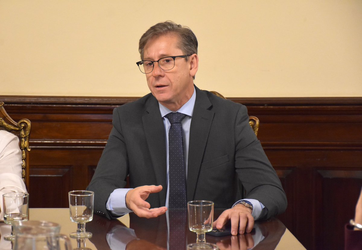 ucrsenado's tweet photo. Continúan las reuniones conjuntas entre senadores y asesores del #BloqueUCR para el análisis de los proyectos que se encuentran en tratamiento en el Congreso de la Nación. 

#UCR #Senado #Argentina https://t.co/zRcZua32M4