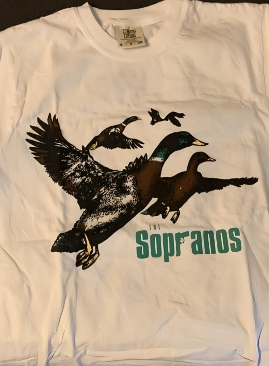 Sopranos Duck t-shirt, comfortable fashion with an artistic touch 😍