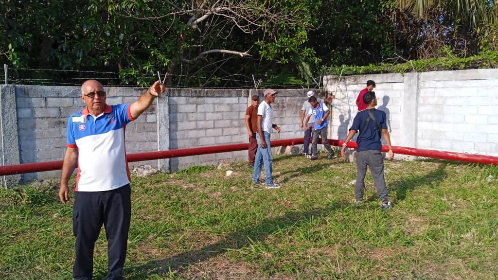 GManufacturado's tweet image. En saludo al #1ro de Mayo, nuestra UEB de Seguridad y Protección de #GasManufacturado realiza trabajo voluntario con motivo a la mejora de reparación y mantenimiento de los cercados perimetrales. #VamosPorMas #PetrolerosPorCuba