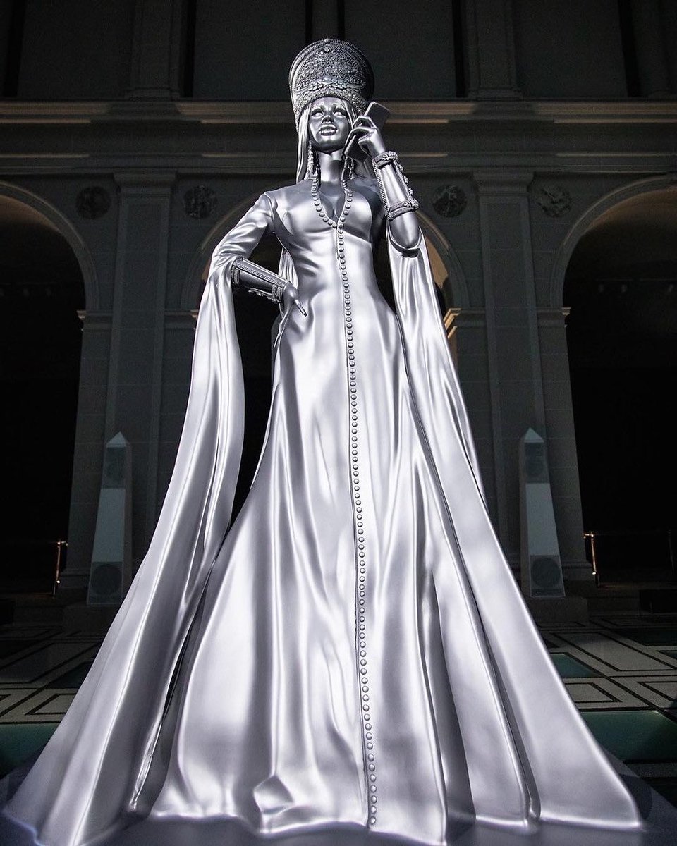 the Cardi B statue at the Brooklyn Museum 🔥