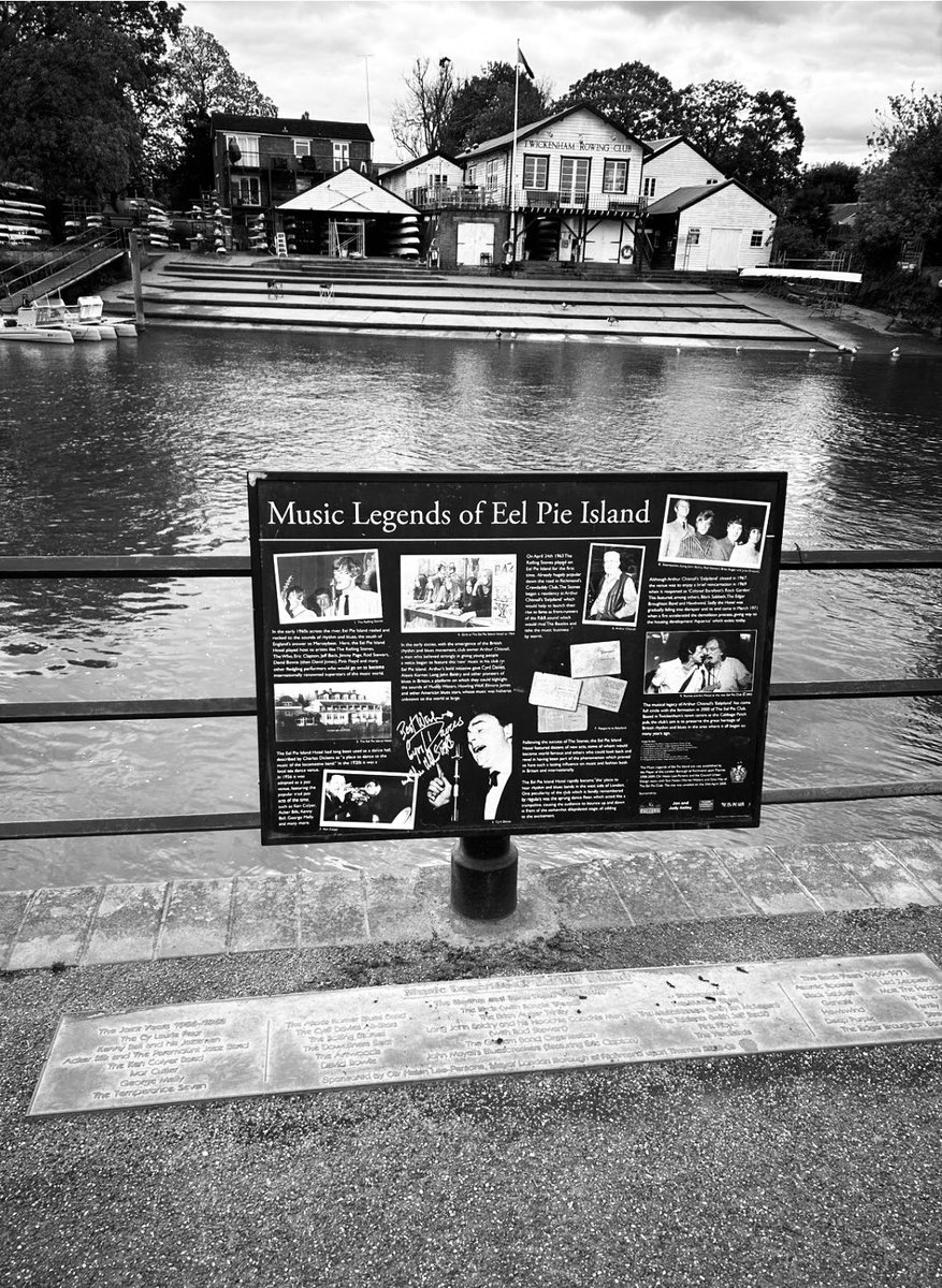 Great Eel Pie Island walk with people from around the world 🌎 for St Mary’s University New reel coming soon! Be sure to follow me on Instagram @drrichardmills for more