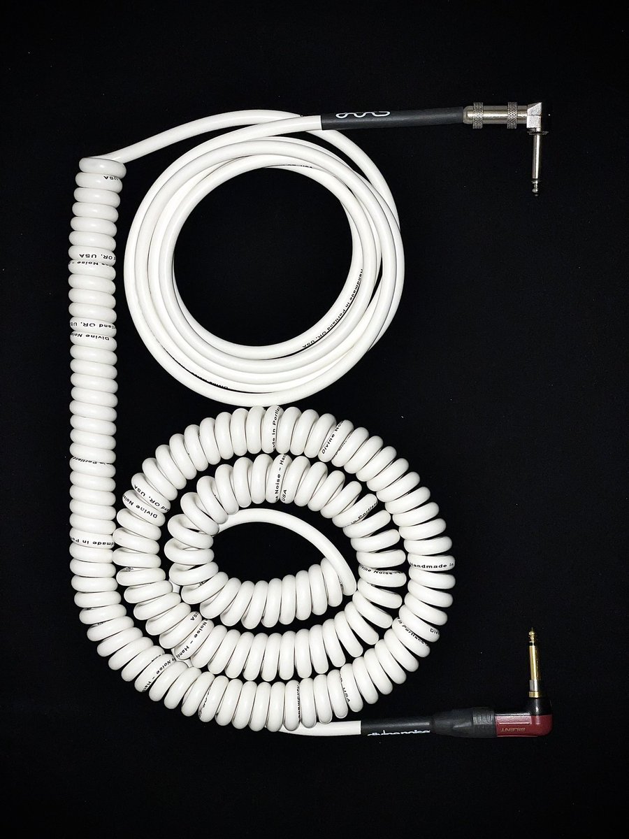 divinenoise's tweet photo. Can’t start a world tour with a dingy white cable!
This custom 50/50 for Dan Auerbach is on its way to Manchester, England for @theblackkeys tour kick off this Saturday.
#knowyourtone #instrumentcable #guitartech #theblackkeys #danauerbach https://t.co/tOdsW61vOU