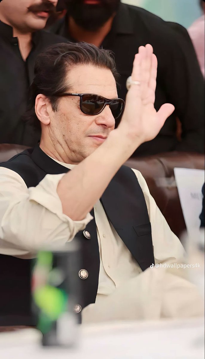 ہیلو پی ٹی آئی لیڈرشپ میرے کپتان کو کب آزاد کرواؤ گے کب نکلو ہے آپ خان کی خاطر 😡
پاکستانیو آپ بھی سوال کرو ایسے ہی ہمنے ووٹ نہیں دیا انکو 
#pti_lovers