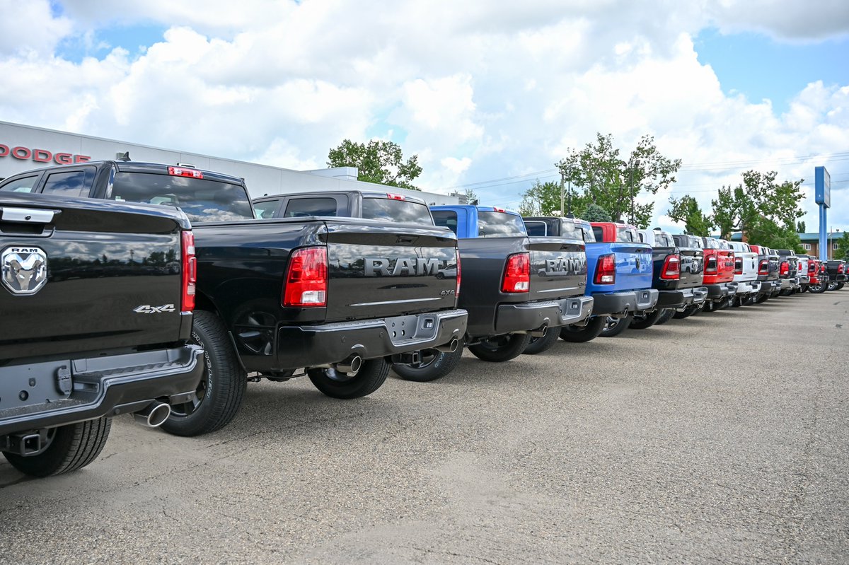 Tailgates for days. 

We've got a Huge selection of RAM 1500's on the lot. Check them out in person, or online at 
southsidedodge.ca/new-vehicles/r…
#RAM1500 #bighorn #rebel #classic #sport #tradesman #laramie #slt